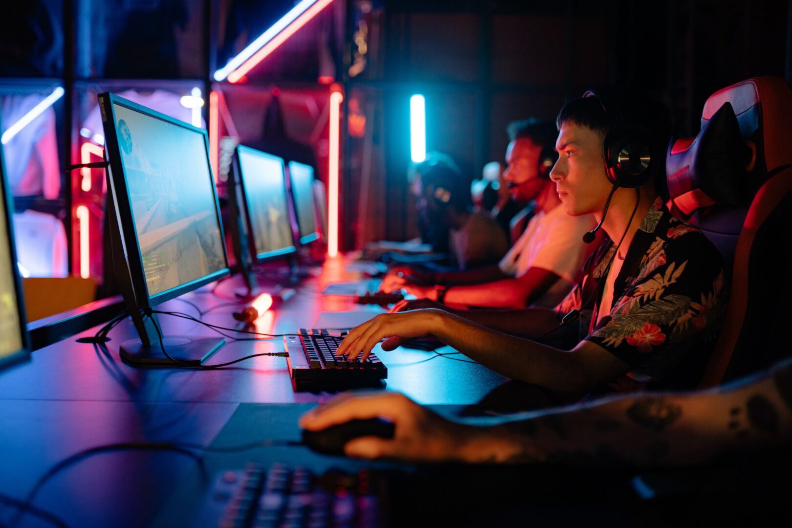 an image of esports gamers
